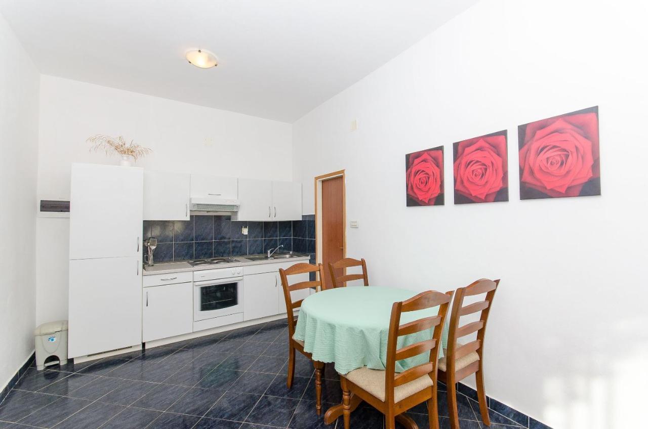 Apartments Ivanka 维斯 外观 照片